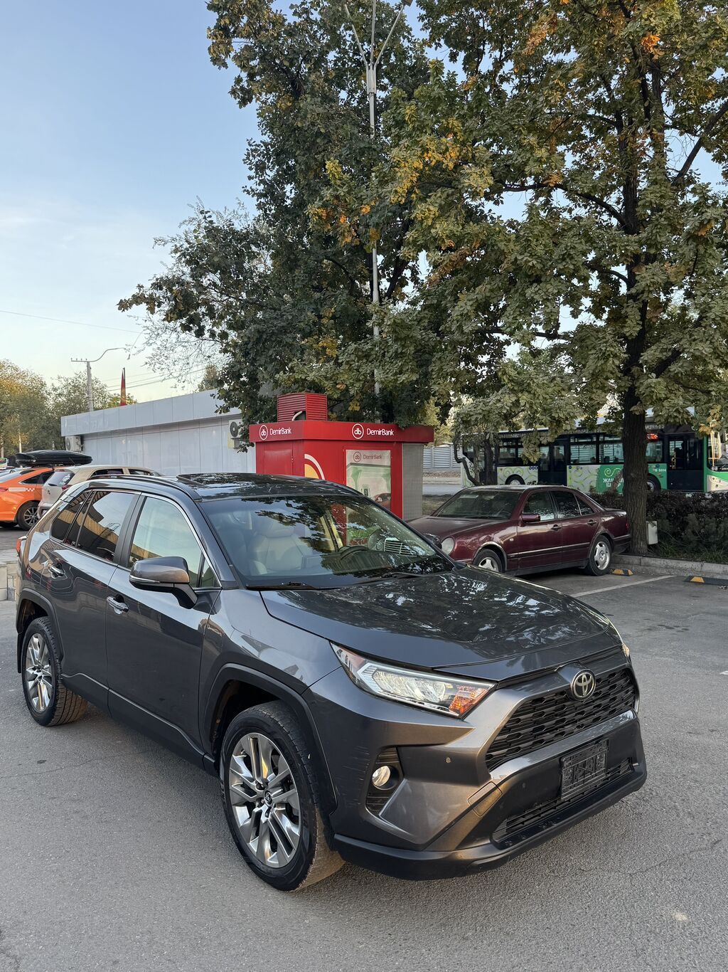 Toyota RAV4: 2019 г., 2.5 л, Автомат, Бензин, Кроссовер: фото 6