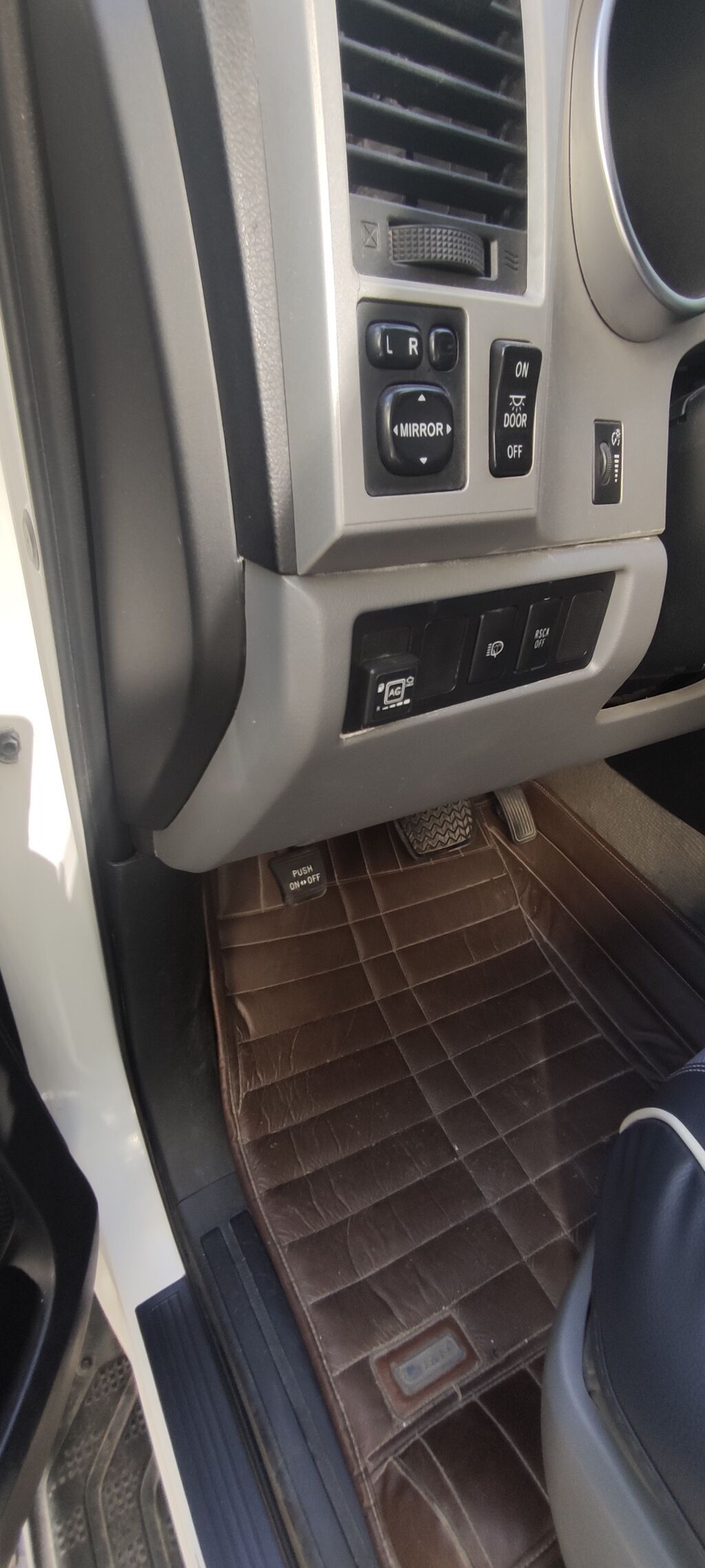 Toyota Sequoia: 2008 г., 5.7 л, Автомат, Газ, Внедорожник: фото 7