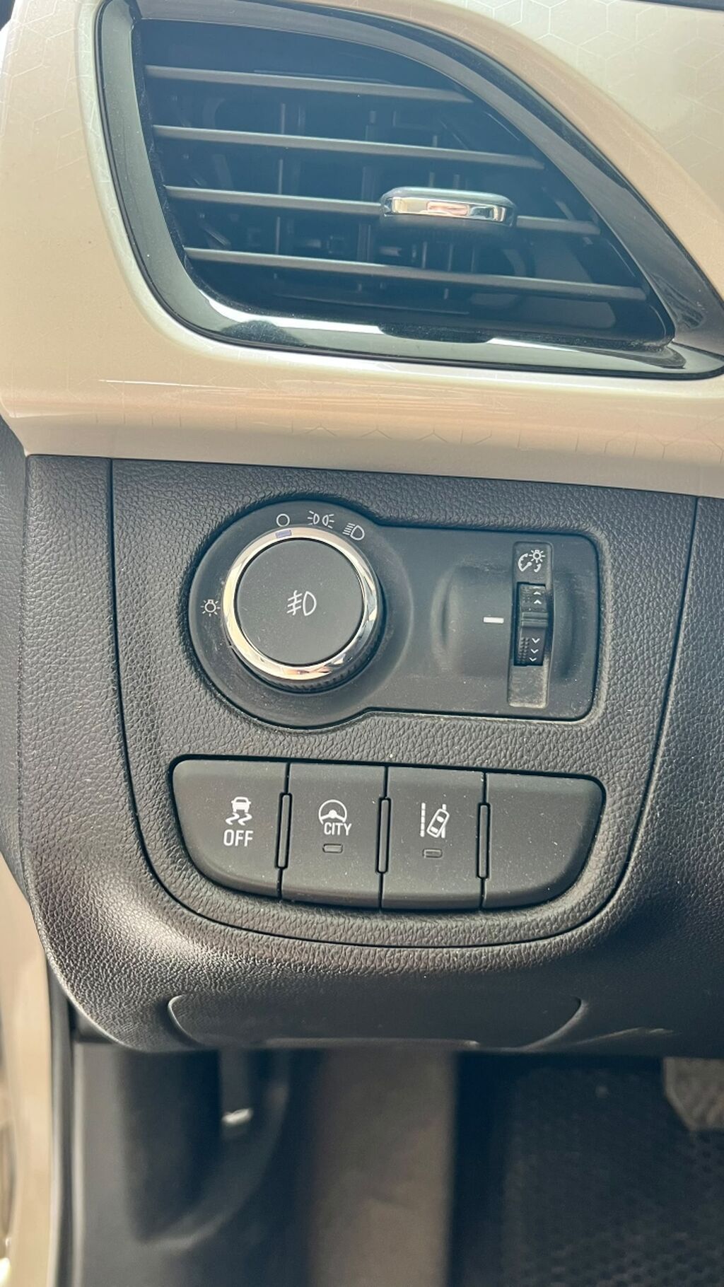 Chevrolet Spark: 2015 г., 1 л, Автомат, Бензин, Хэтчбэк: фото 6