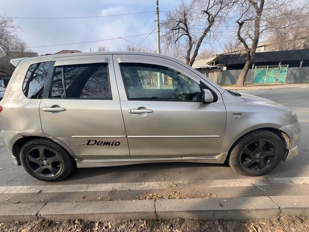 Mazda Demio: 2003 г., 1.3 л, Автомат, Бензин, Хэтчбэк: фото 8
