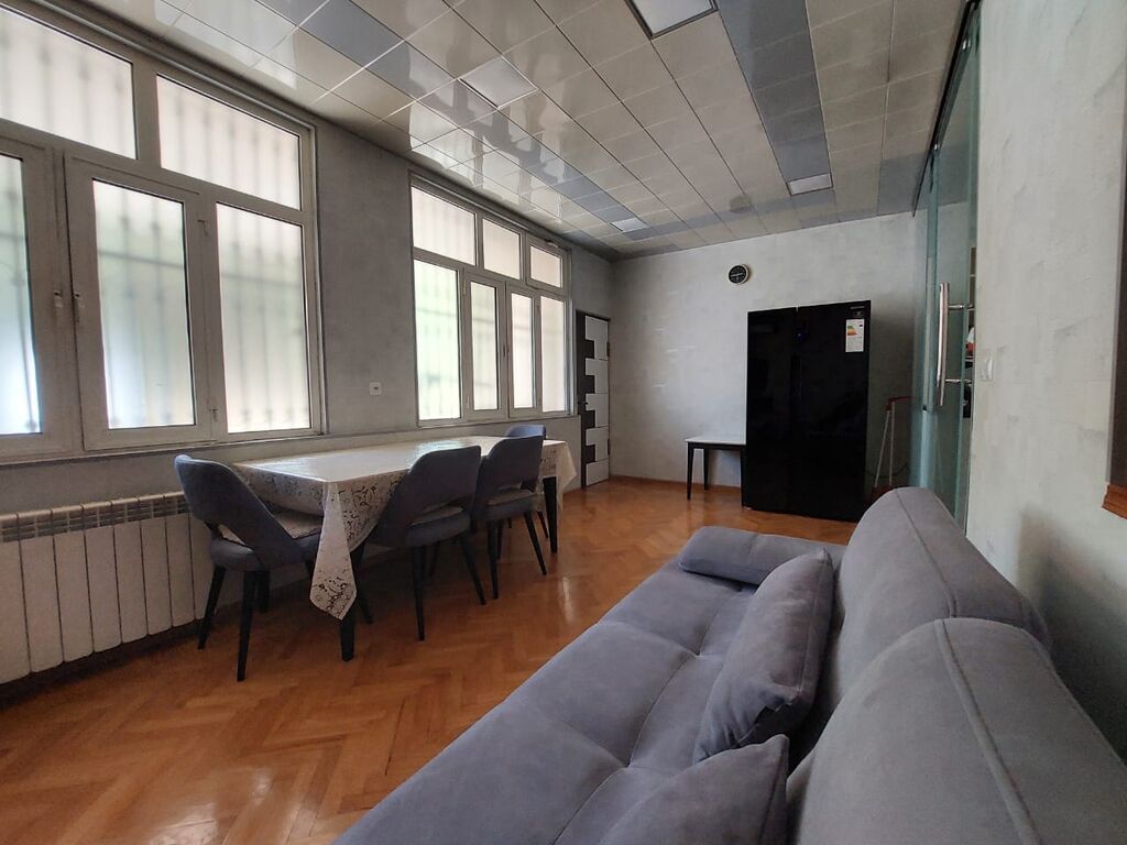 Bakı, Bakıxanov qəs., 4 otaqlı, Köhnə tikili, m. Neftçilər, 100 kv. m