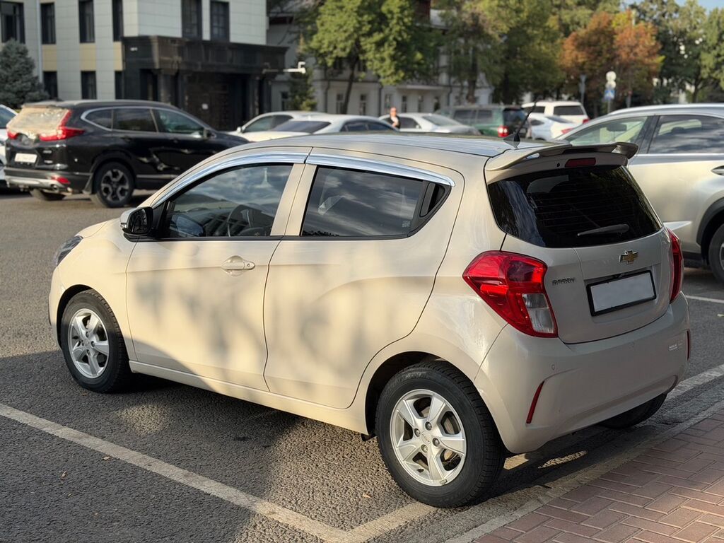 Chevrolet Spark: 2017 г., 1 л, Механика, Бензин, Хэтчбэк: фото 3