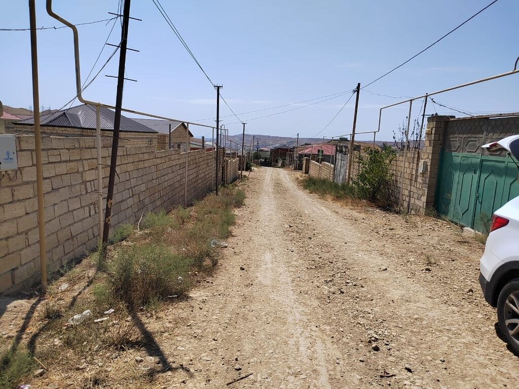 Qobu yolunda. (Xocasən tərəf girişdən) Lukoyl yanacaqdoldurma