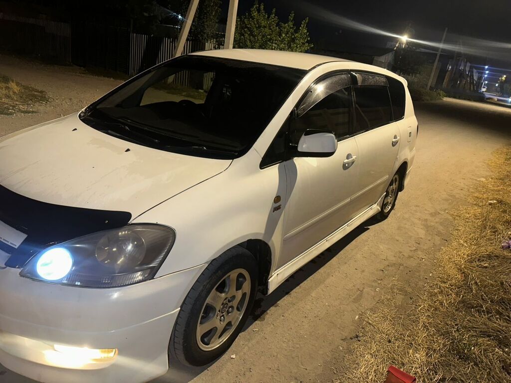 Toyota Ipsum: 2002 г., 2.4 л, Автомат, Бензин, Минивэн: фото 2
