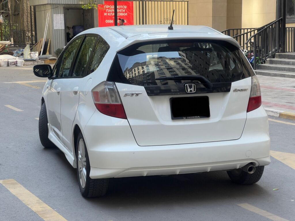Honda Fit: 2011 г., 1.5 л, Вариатор, Бензин, Хэтчбэк: фото 4