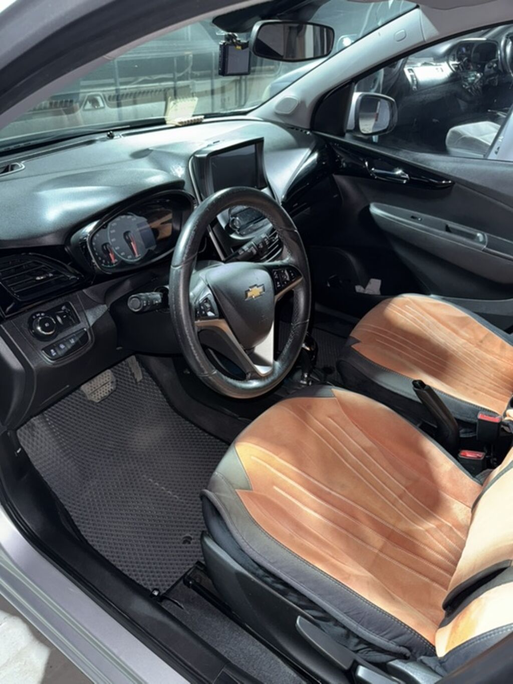 Chevrolet Spark: 2017 г., 1 л, Автомат, Бензин, Хэтчбэк: фото 8