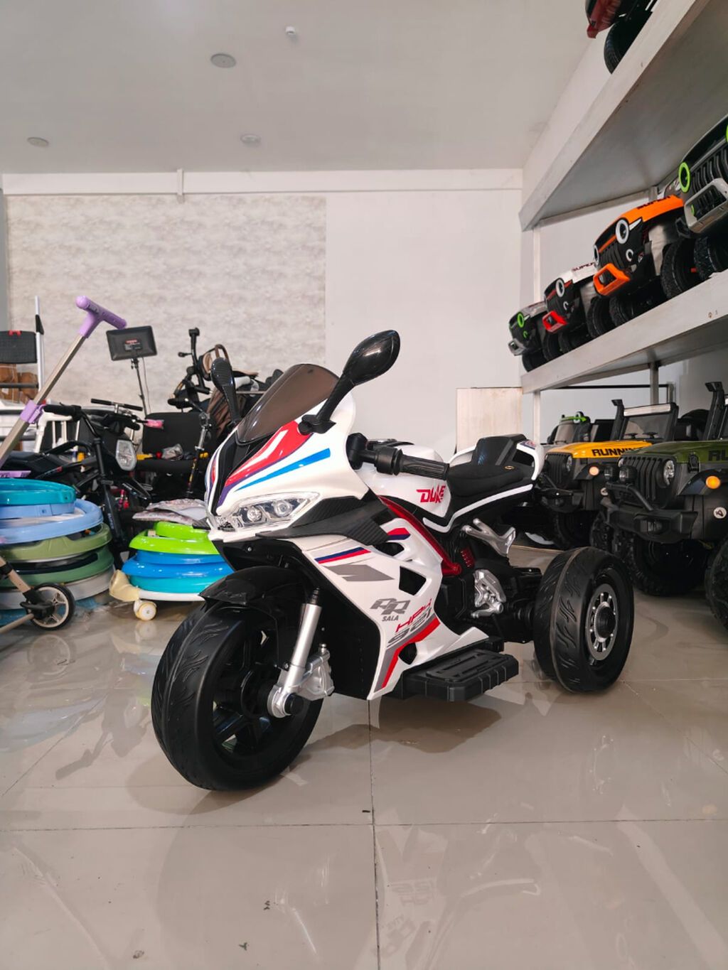 🏍️ **ZIES – Ağ rəngli akkumulyatorlu uşaq motosikleti!** 🤍