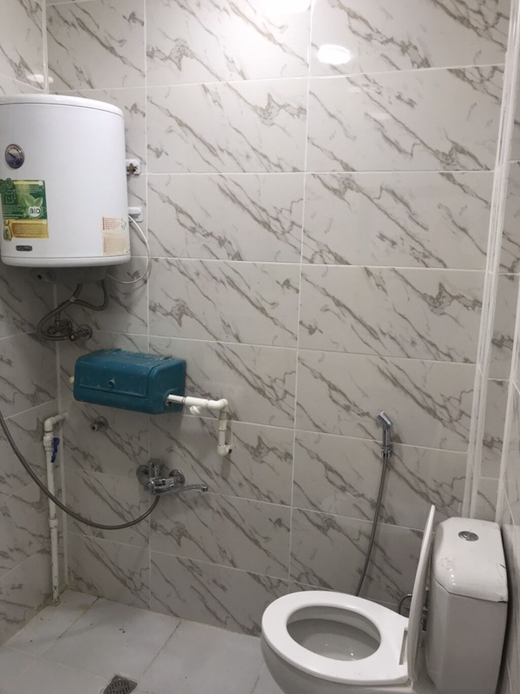 Satılır işıqlı və geniş kommersiya sahəsi - Açıq planlı, hündür