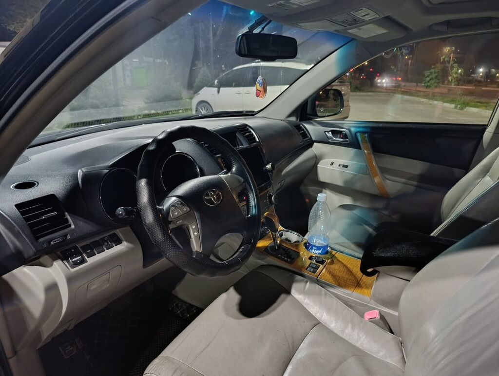 Toyota Highlander: 2010 г., 3.5 л, Автомат, Гибрид, Кроссовер: фото 6