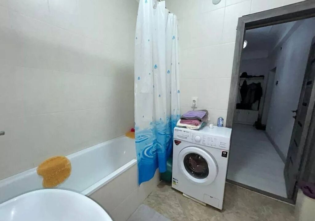Светлая студия с зоной кухни и отдельным санузлом: фото 3