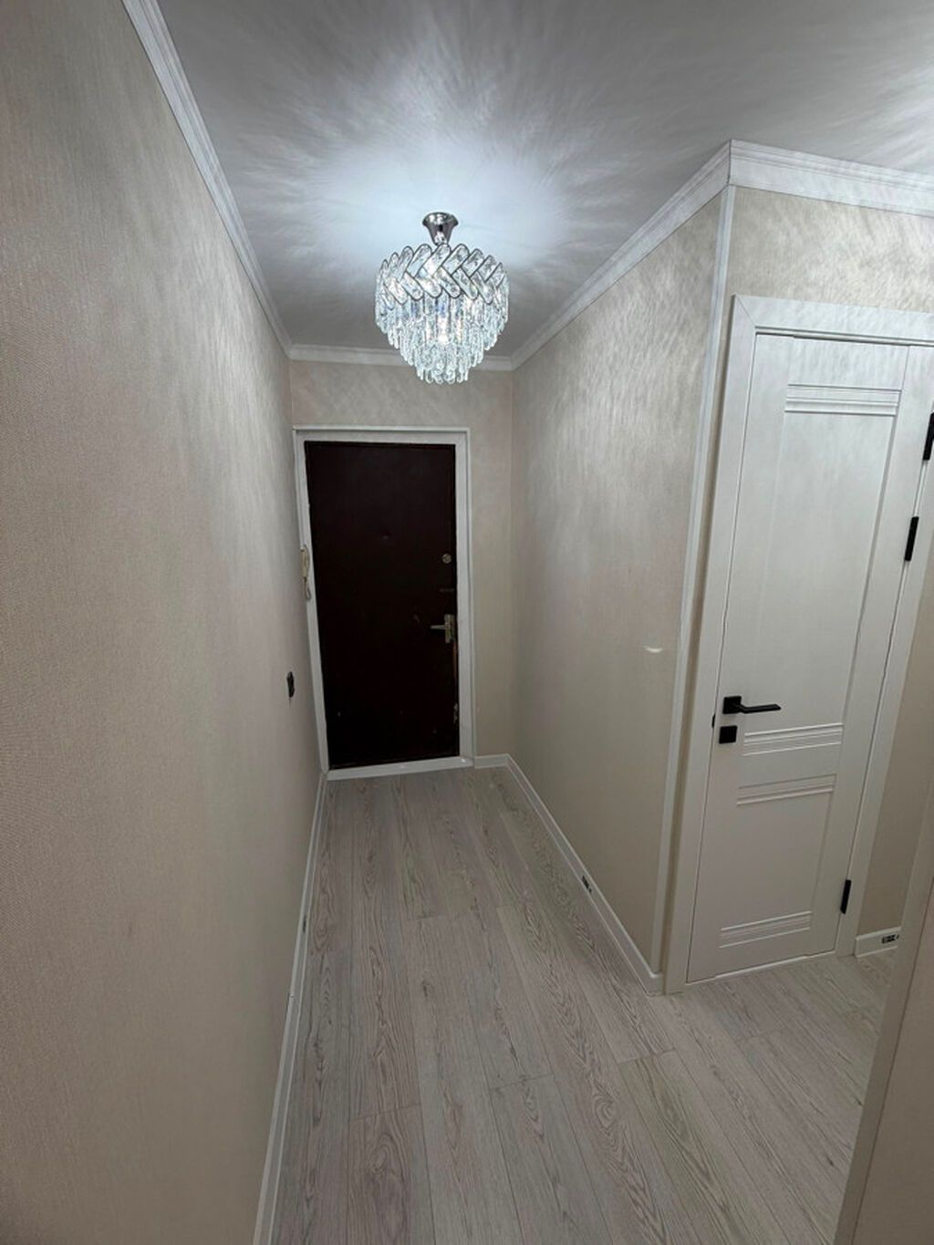 3 комнаты, 60 м², 10 мкр 104 серия, 1 этаж, Евроремонт: фото 2