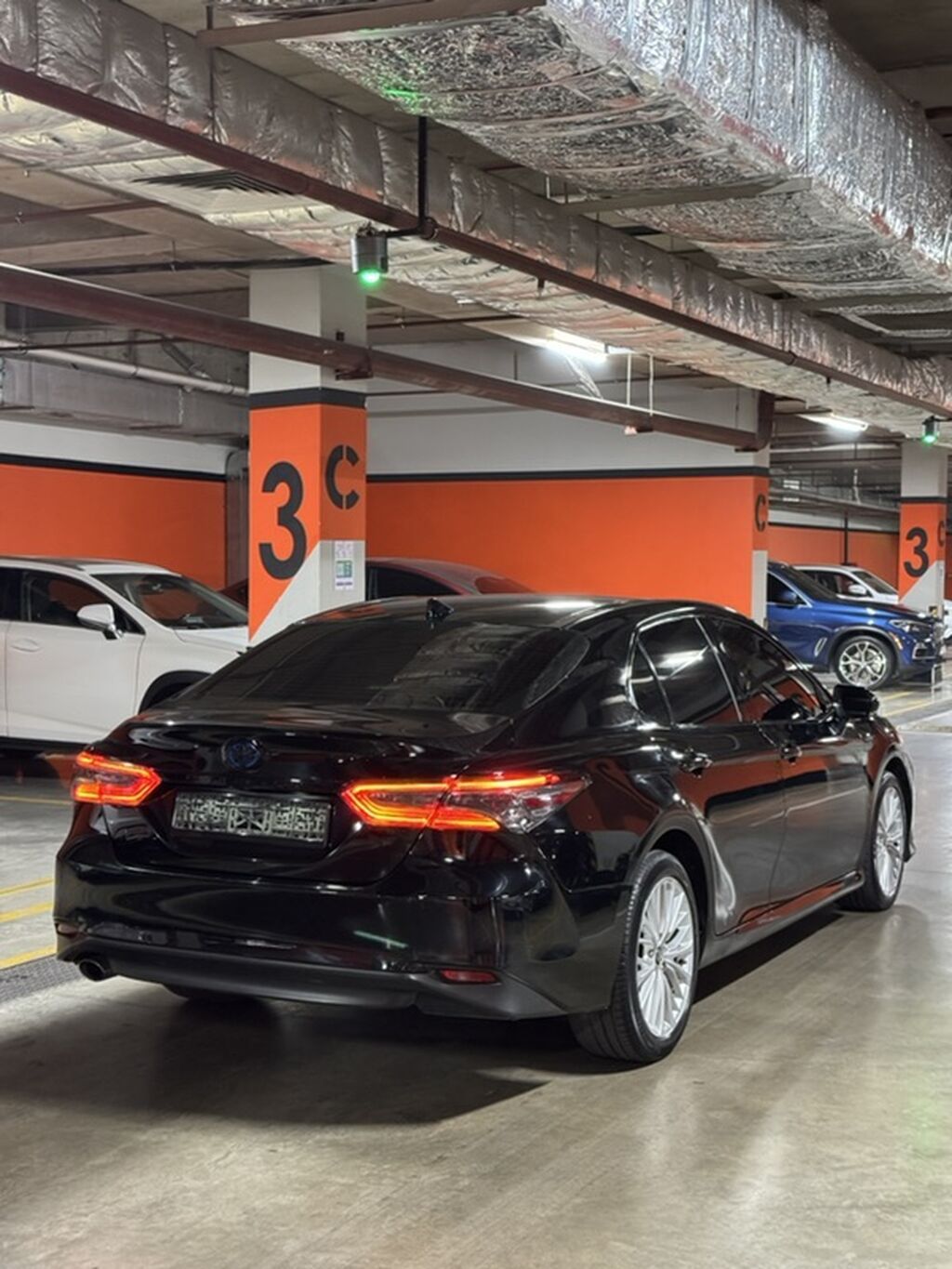 Toyota Camry: 2020 г., 2.5 л, Автомат, Гибрид, Седан: фото 4