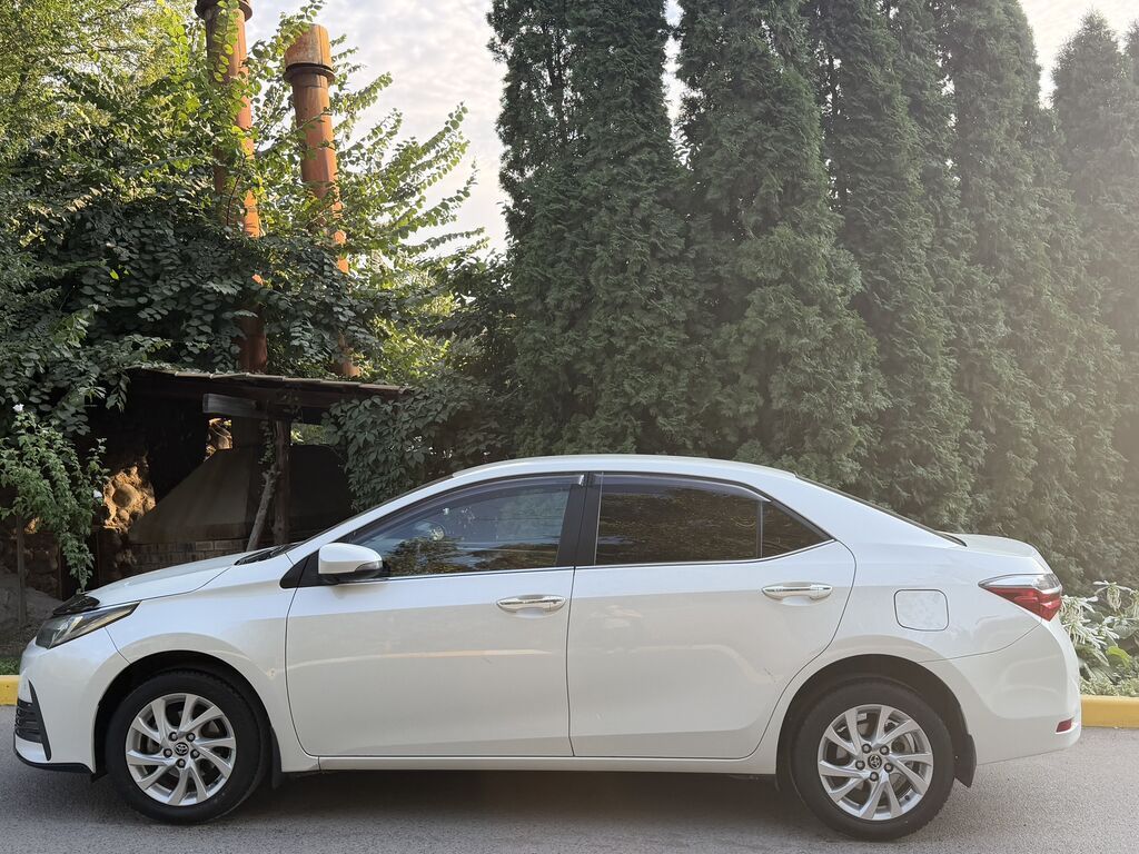 Toyota Corolla: 2017 г., Бензин, Седан: фото 3