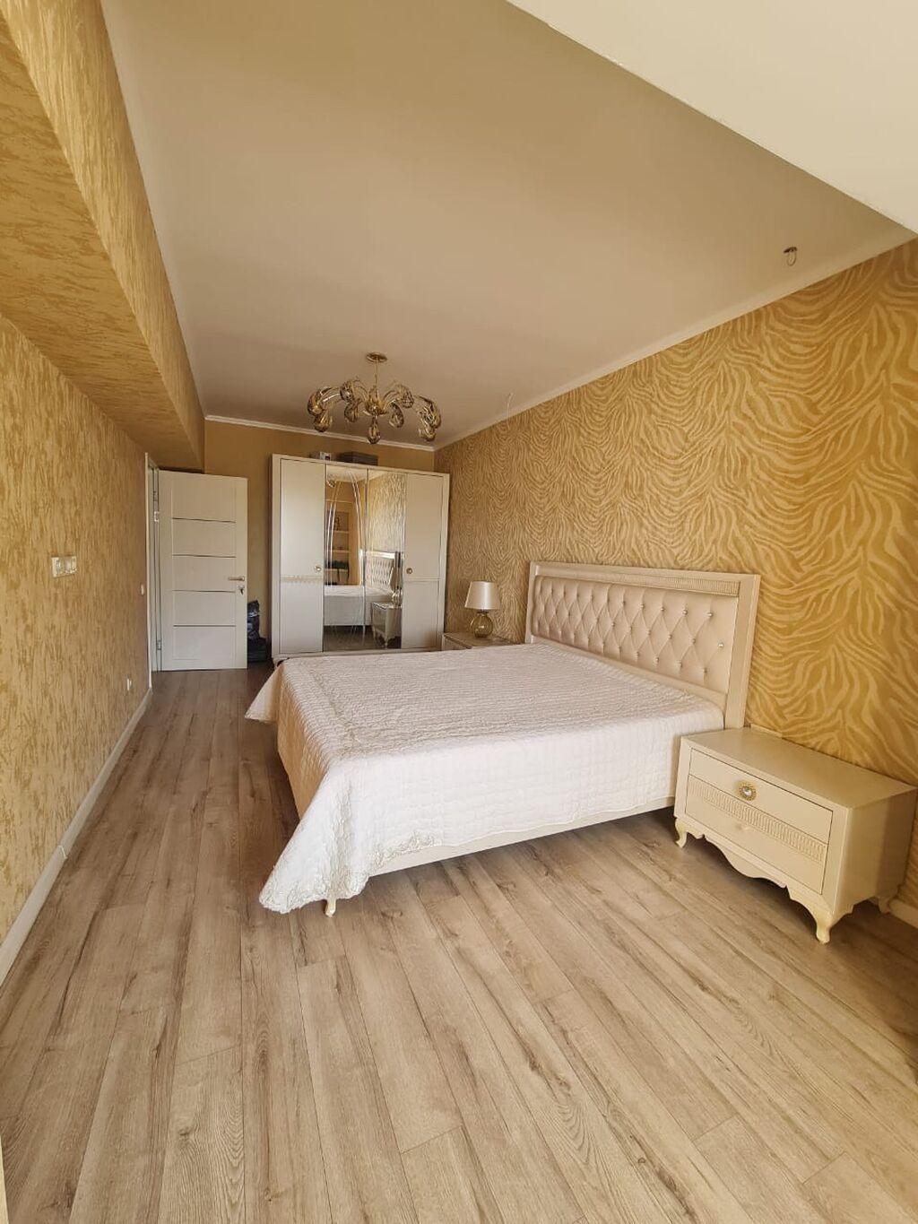 4 комнаты, 136 м², Дордой Плаза ТРЦ Индивидуалка, 5 этаж, Свежий ремонт: фото 2