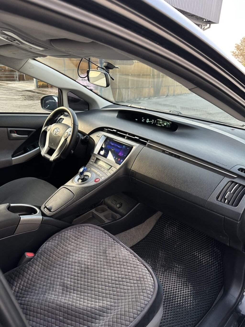 Toyota Prius: 2013 г., 1.8 л, Вариатор, Гибрид, Хэтчбэк: фото 6