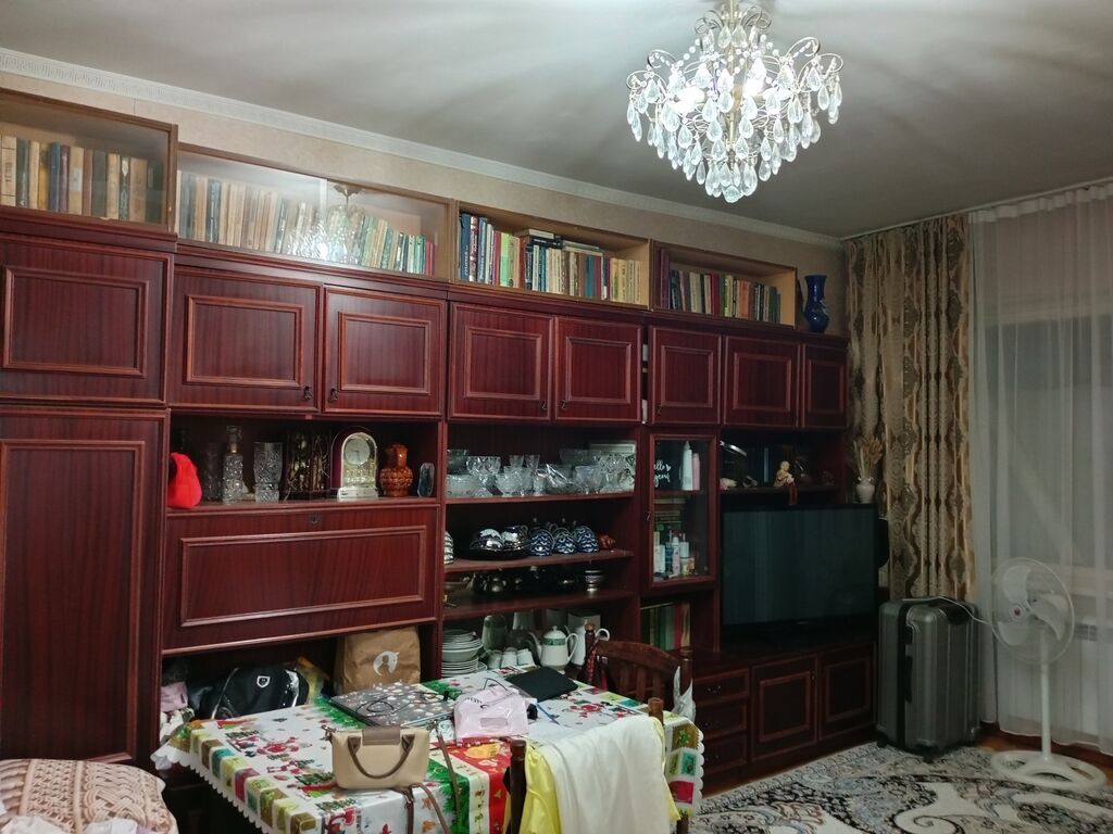 Продам комплект корпусной мебели для гостиной/спальни в классическом: фото 4