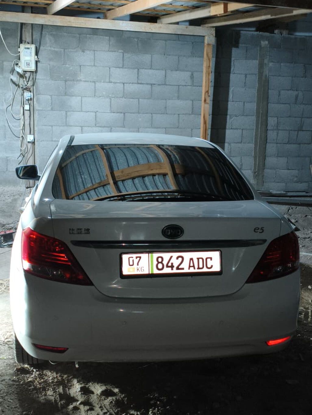BYD E5: 2019 г., 0.1 л, Робот, Электромобиль, Седан: фото 3