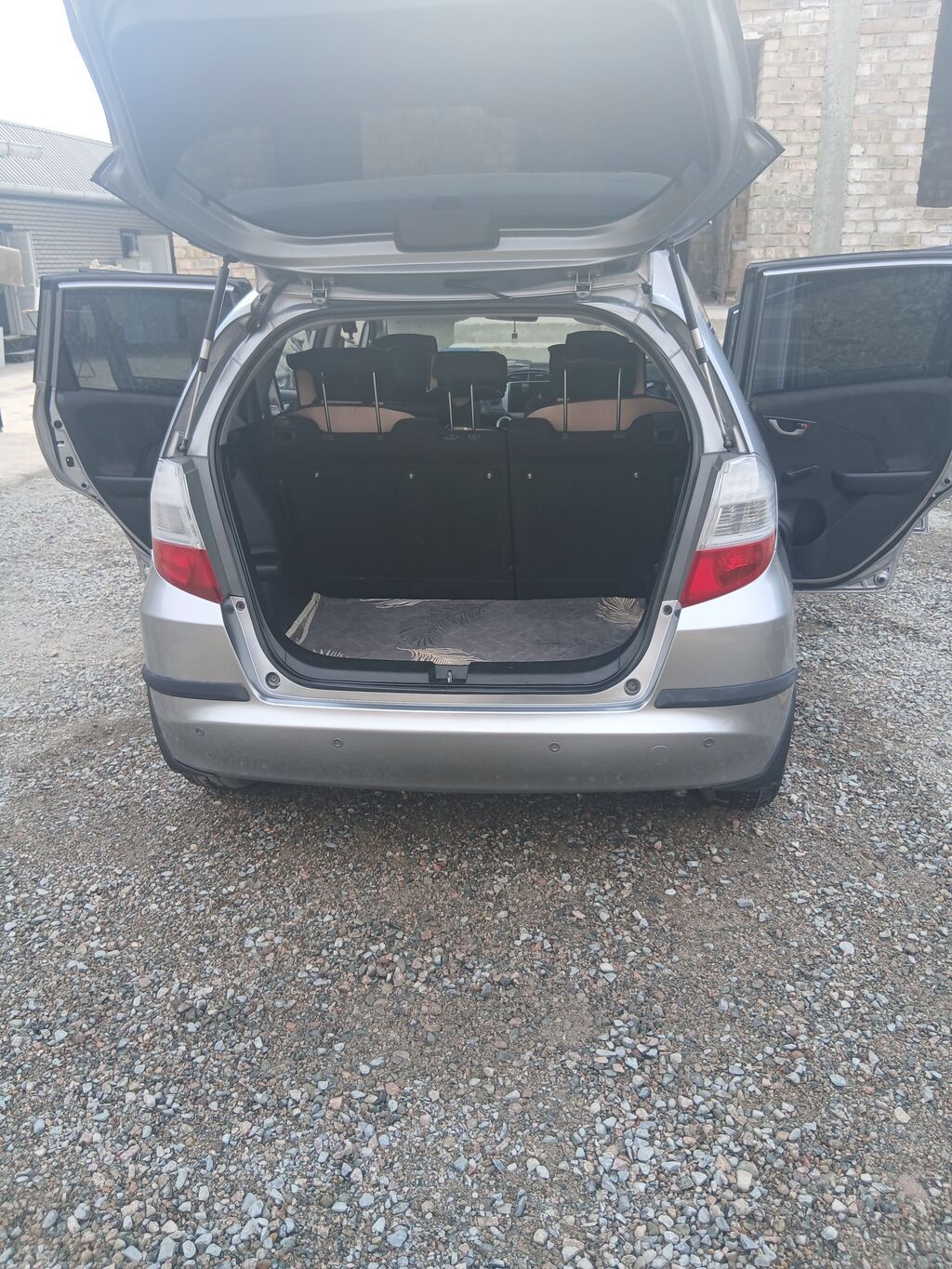 Honda Fit: 2010 г., 1.4 л, Автомат, Бензин, Хэтчбэк: фото 4
