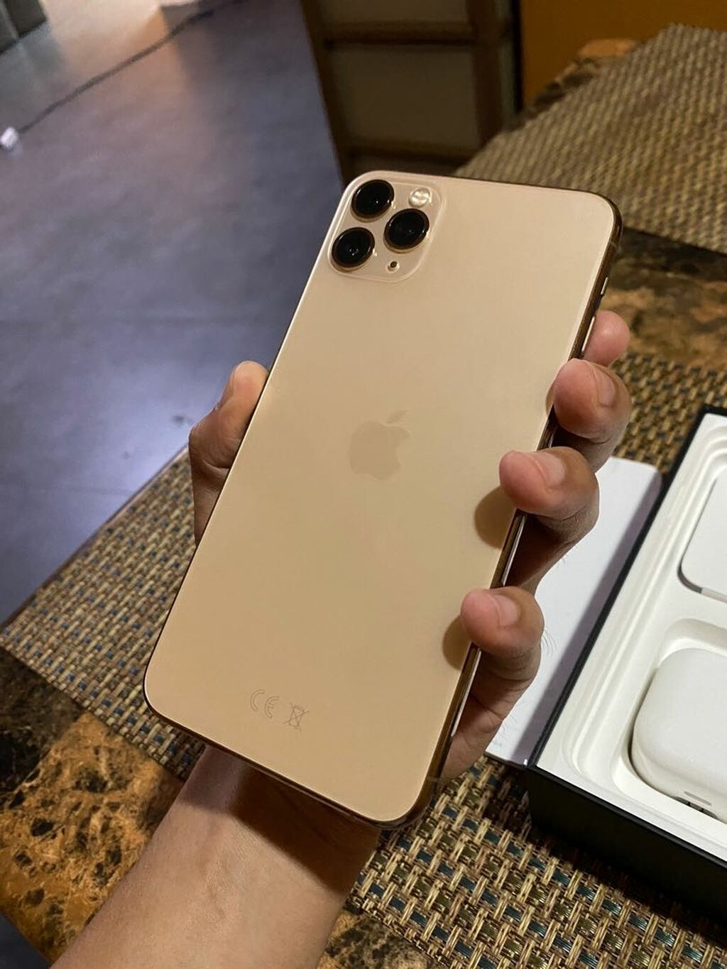 Айфон про макс золотой фото IPhone 11 Pro Max 64 ГБ Алтын Колдонулган Face ID 55000 KGS APPLE IPHONE Токмок 