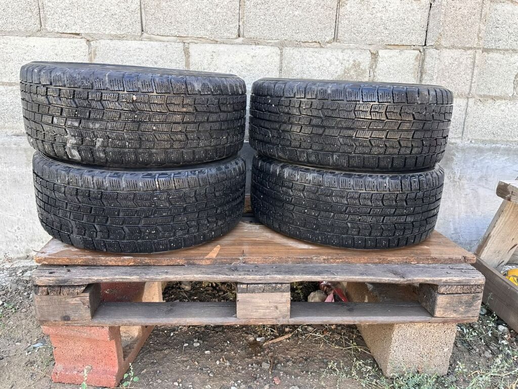 Комплект зимних шин Goodyear 4 штуки. - Размер: 225/50 R17: фото 1