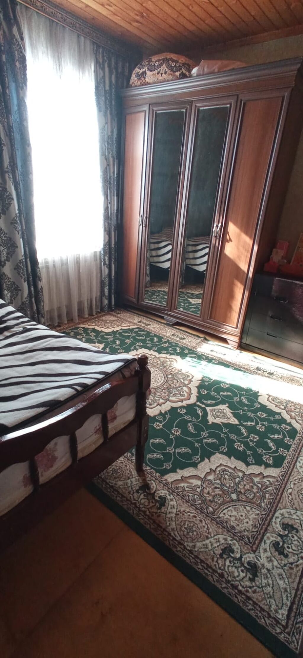 2 mərtəbəli fərdi yaşayış evi - Tikinti: Kəsmə daş divarlar, dalbat