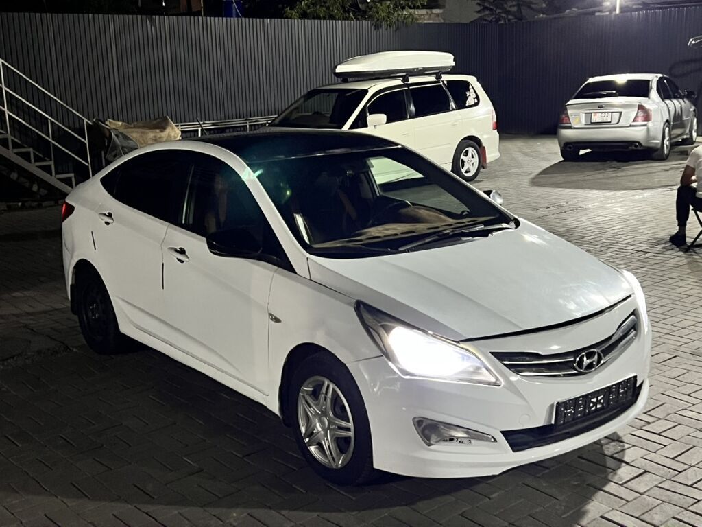 Hyundai Solaris: 2015 г., 1.4 л, Автомат, Бензин, Седан: фото 2