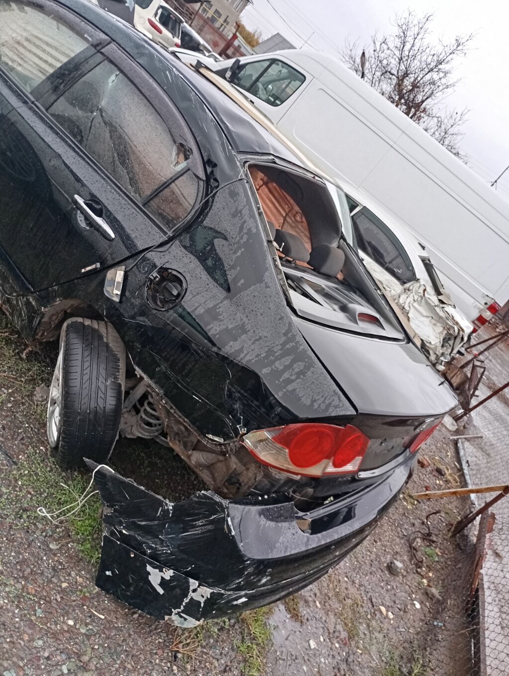 Продаётся автомобиль-доноp на разбор. Кузов: седан, чёрный цвет: фото 3