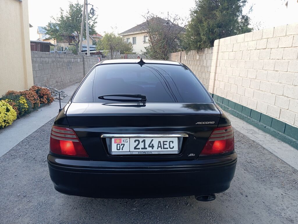 Honda Accord: 2001 г., 1.8 л, Механика, Бензин, Хэтчбэк: фото 6