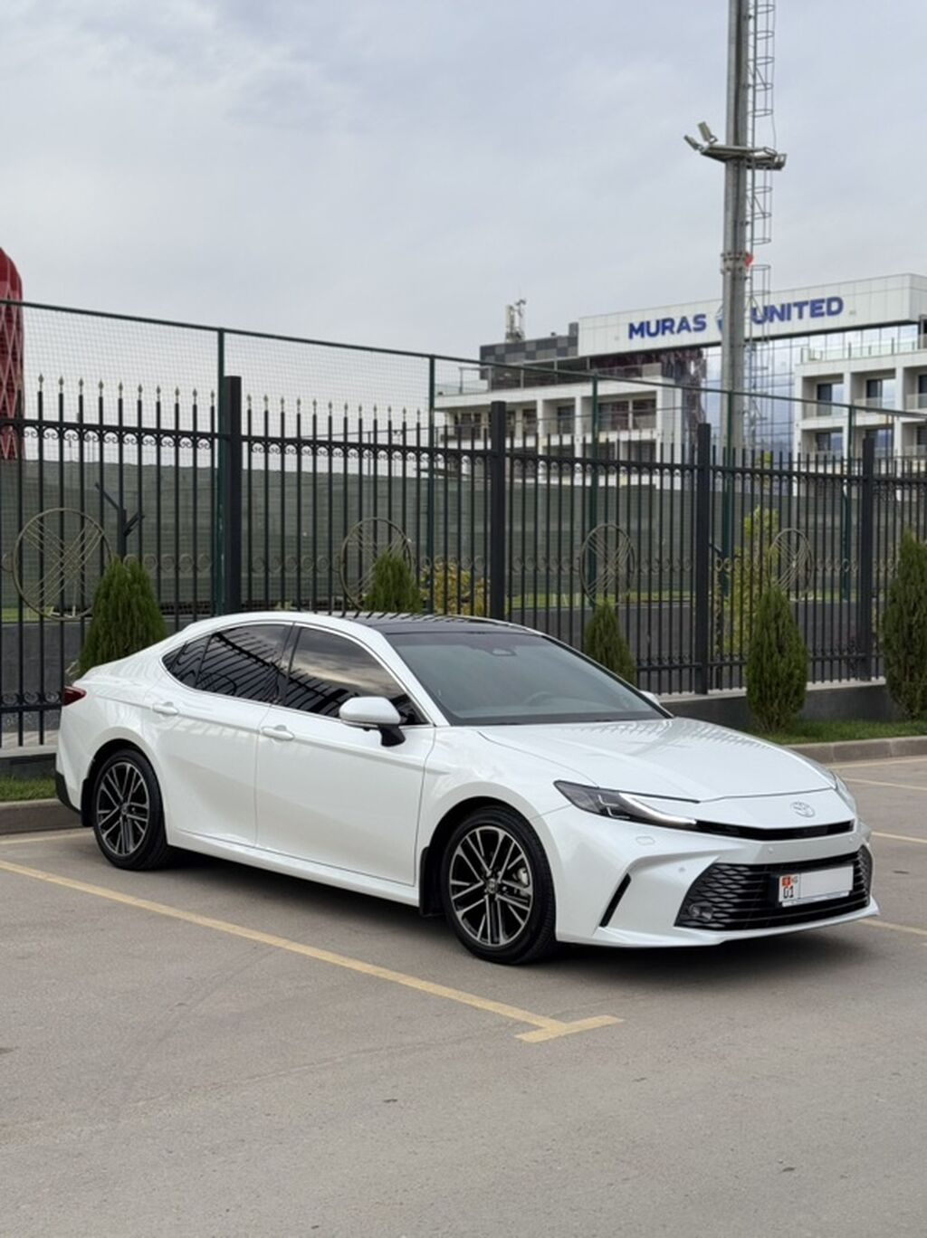 Toyota Camry: 2025 г., 2.5 л, Автомат, Гибрид, Седан: фото 2