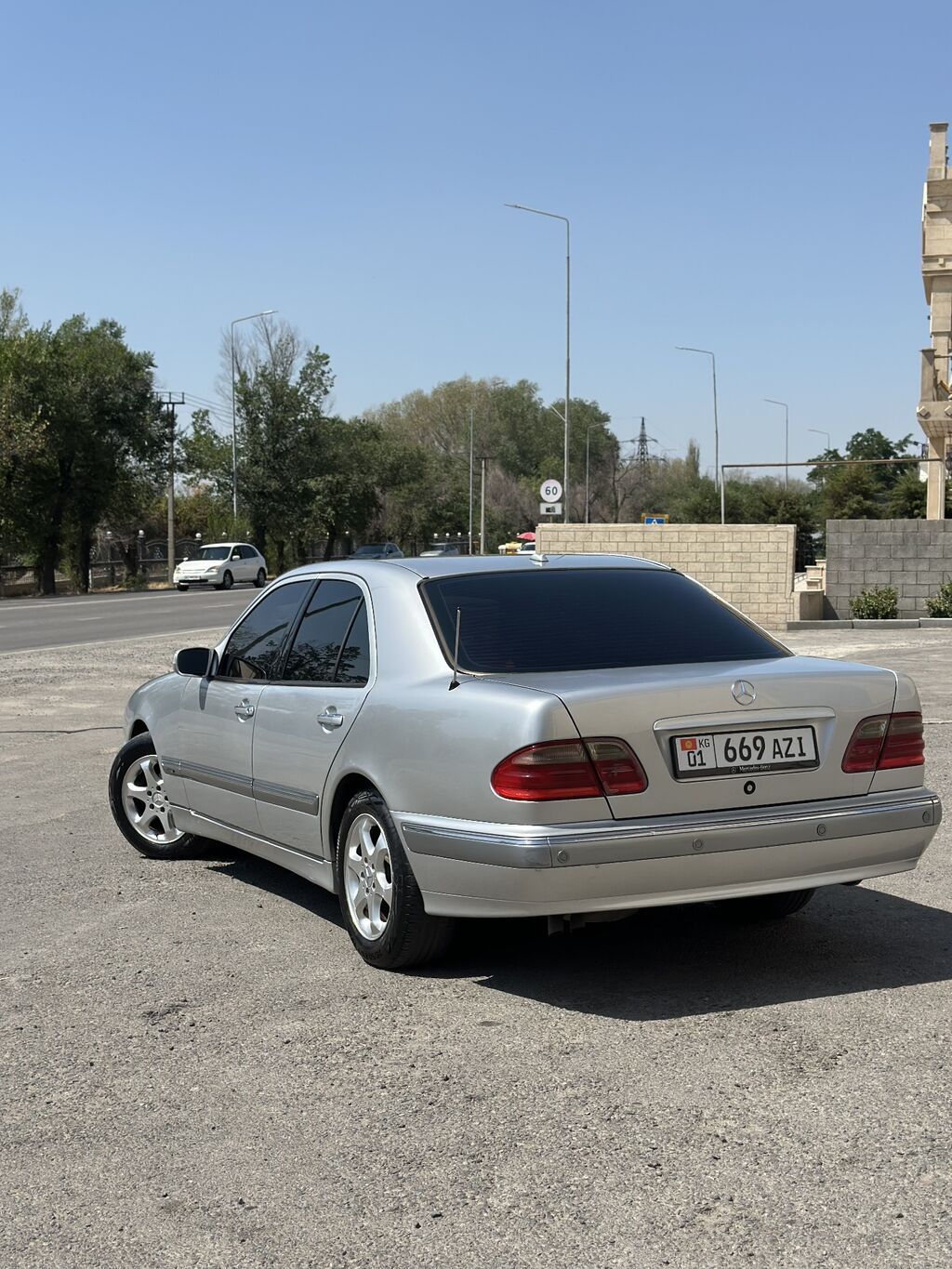 Mercedes-Benz E-Class: 2000 г., 3.2 л, Автомат, Бензин, Седан: фото 2