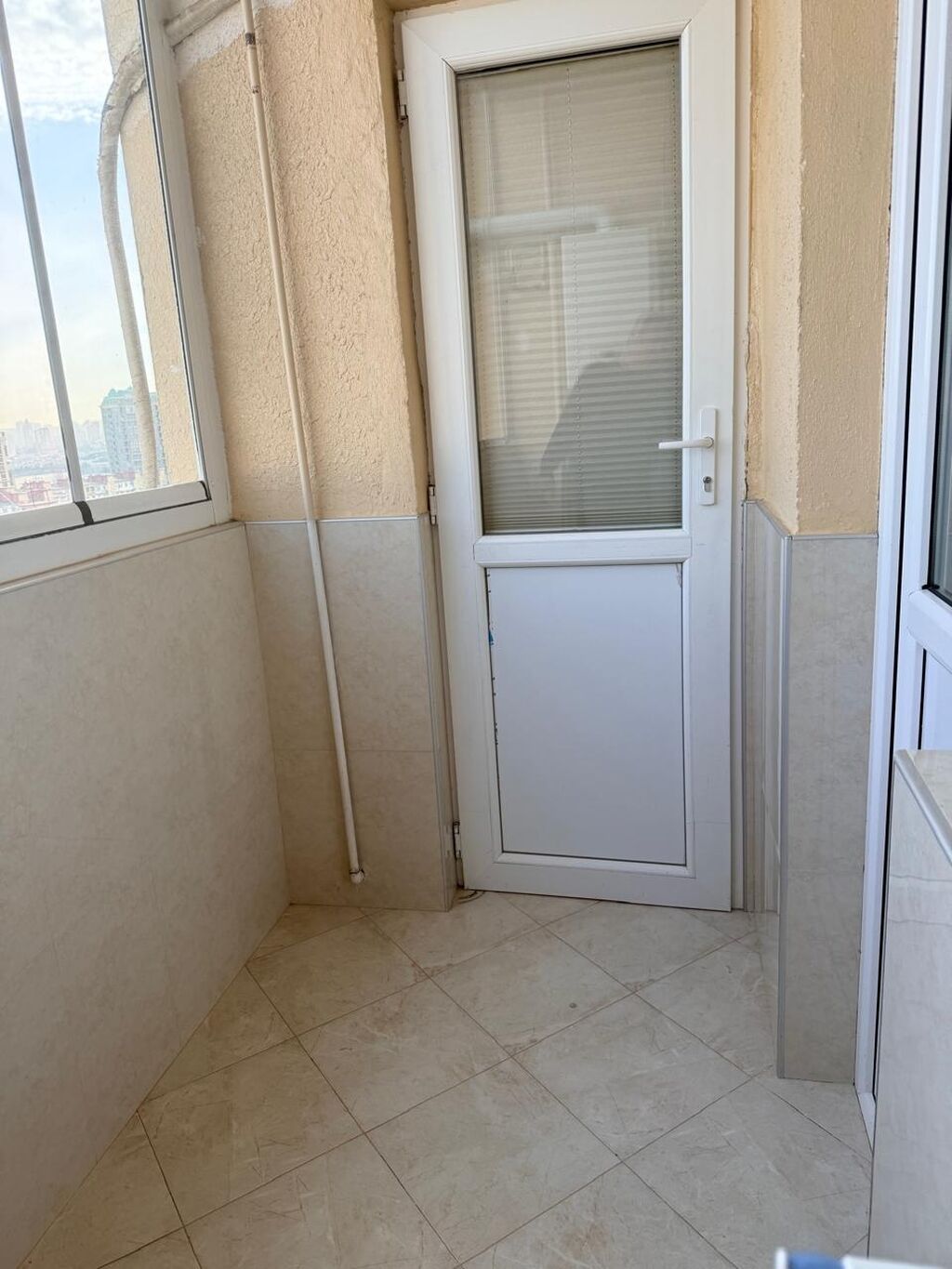 Bakı, 8-ci mikrorayon, 2 otaqlı, Köhnə tikili, m. Azadlıq Prospekti, 65 kv. m