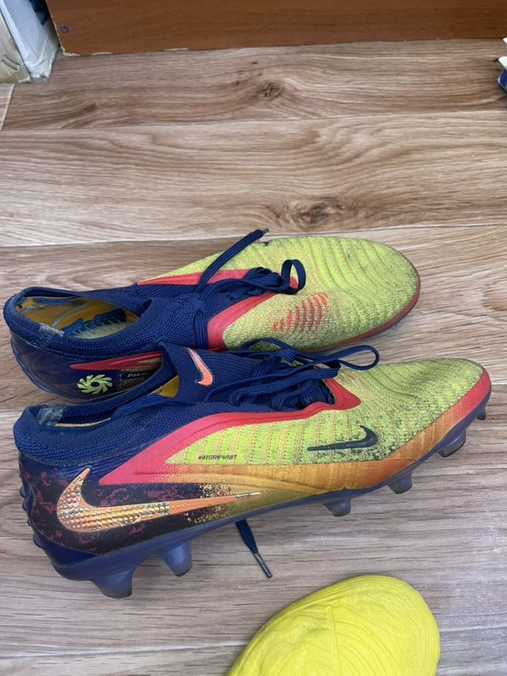 Футбольные бутсы Nike Phantom (линейка Phantom, надпись Phantom на: фото 2