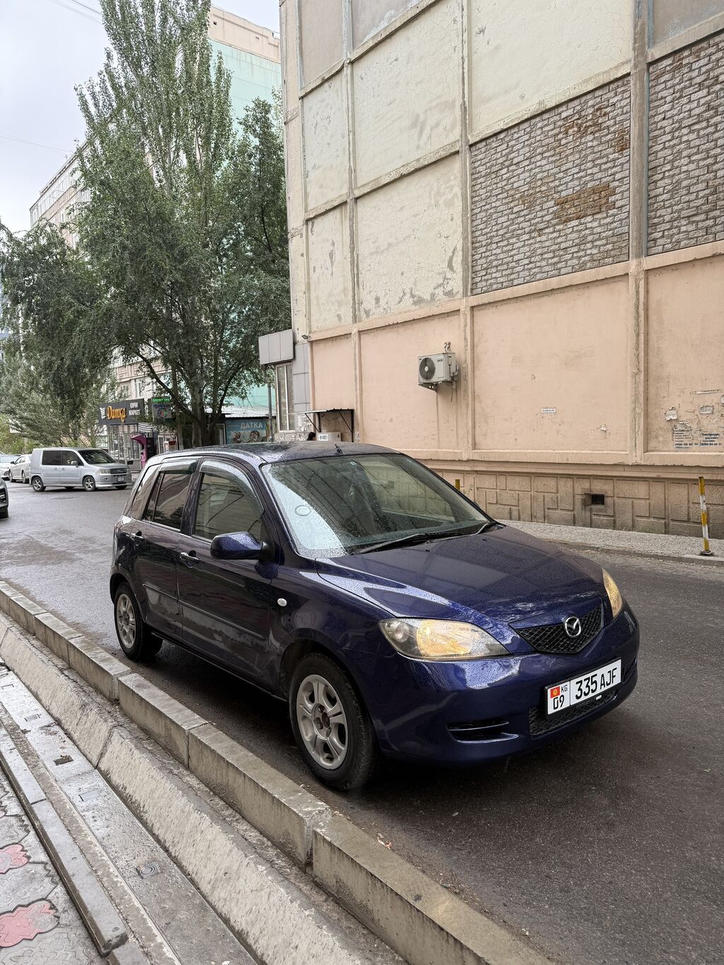Mazda Demio: 2003 г., 1.3 л, Автомат, Бензин, Хэтчбэк: фото 1