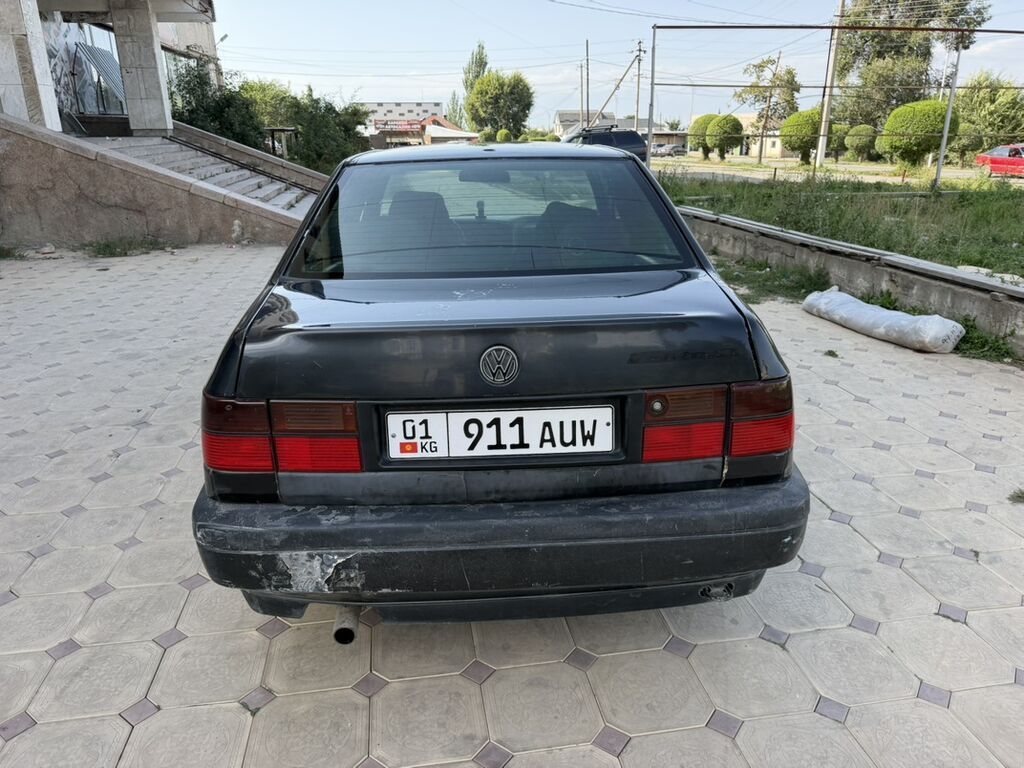 Volkswagen Vento: 1993 г., 1.8 л, Механика, Бензин, Седан: фото 6