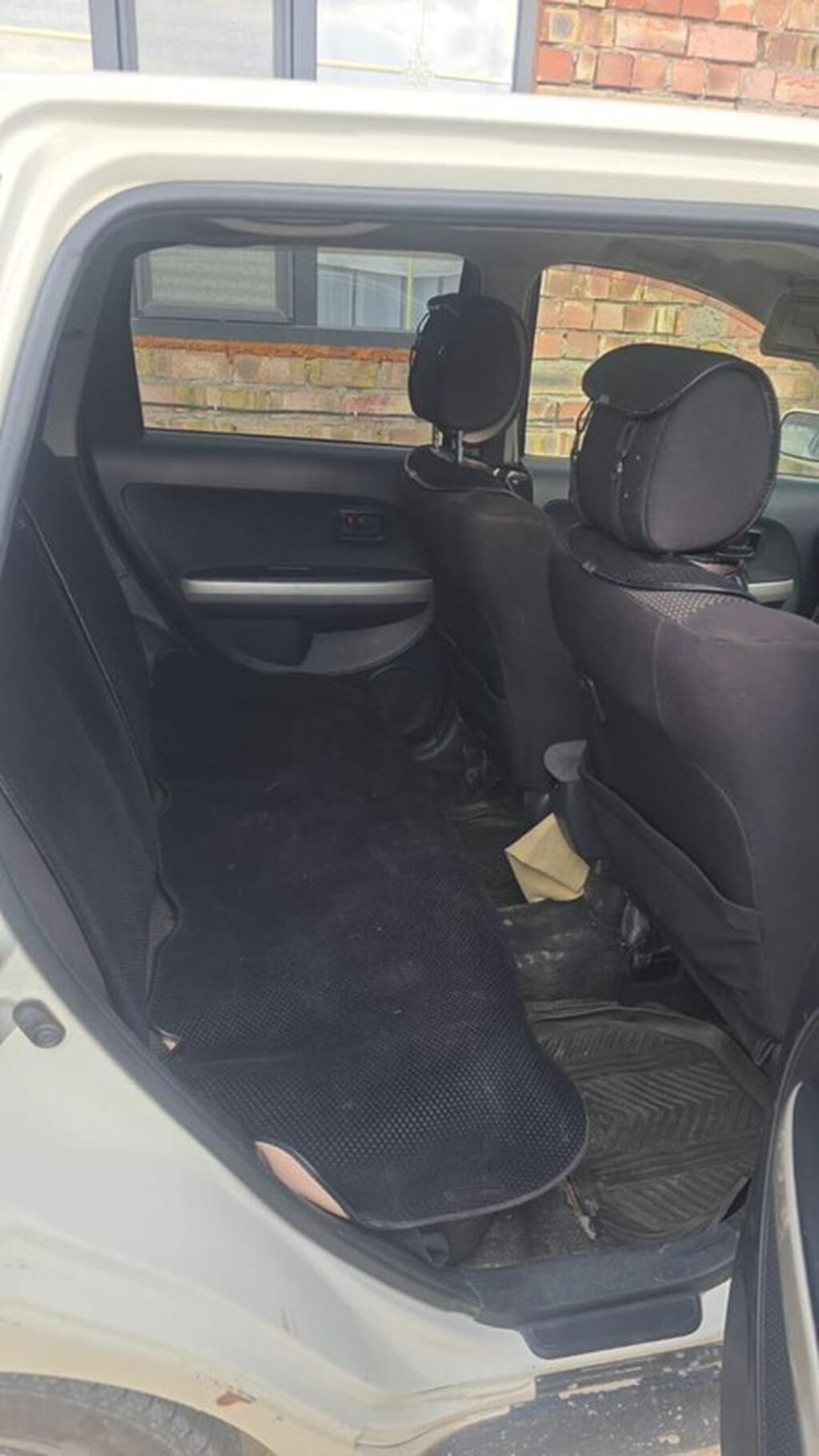 Toyota Ist: 2004 г., 1.5 л, Автомат, Бензин, Хэтчбэк: фото 4