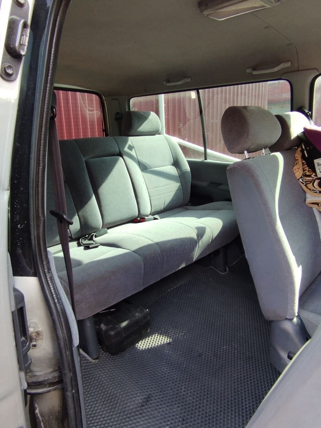 Toyota Hiace: 2004 г., 2.4 л, Механика, Бензин, Минивэн: фото 4