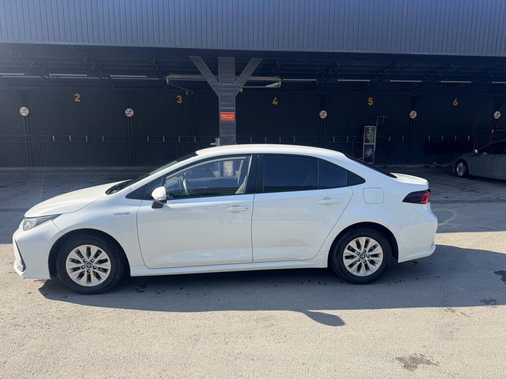 Toyota Corolla: 2021 г., 1.8 л, Вариатор, Гибрид, Седан: фото 5