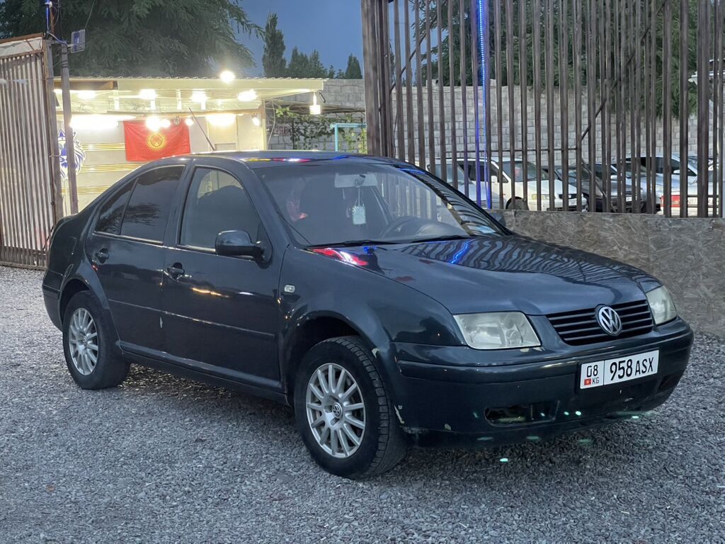 Volkswagen Bora: 2002 г., 2 л, Механика, Бензин, Седан: фото 2