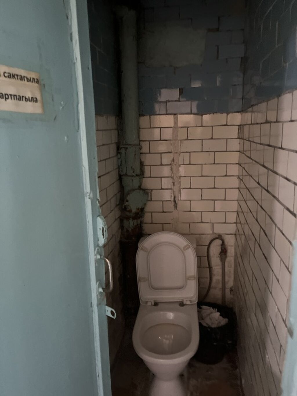 Сдается комната в общежитии. - Планировка: вытянутая комната с окном: фото 7