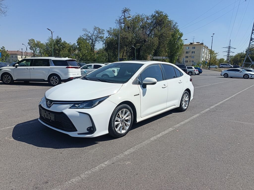 Toyota Corolla: 2023 г., 1.8 л, Вариатор, Гибрид, Седан: фото 3
