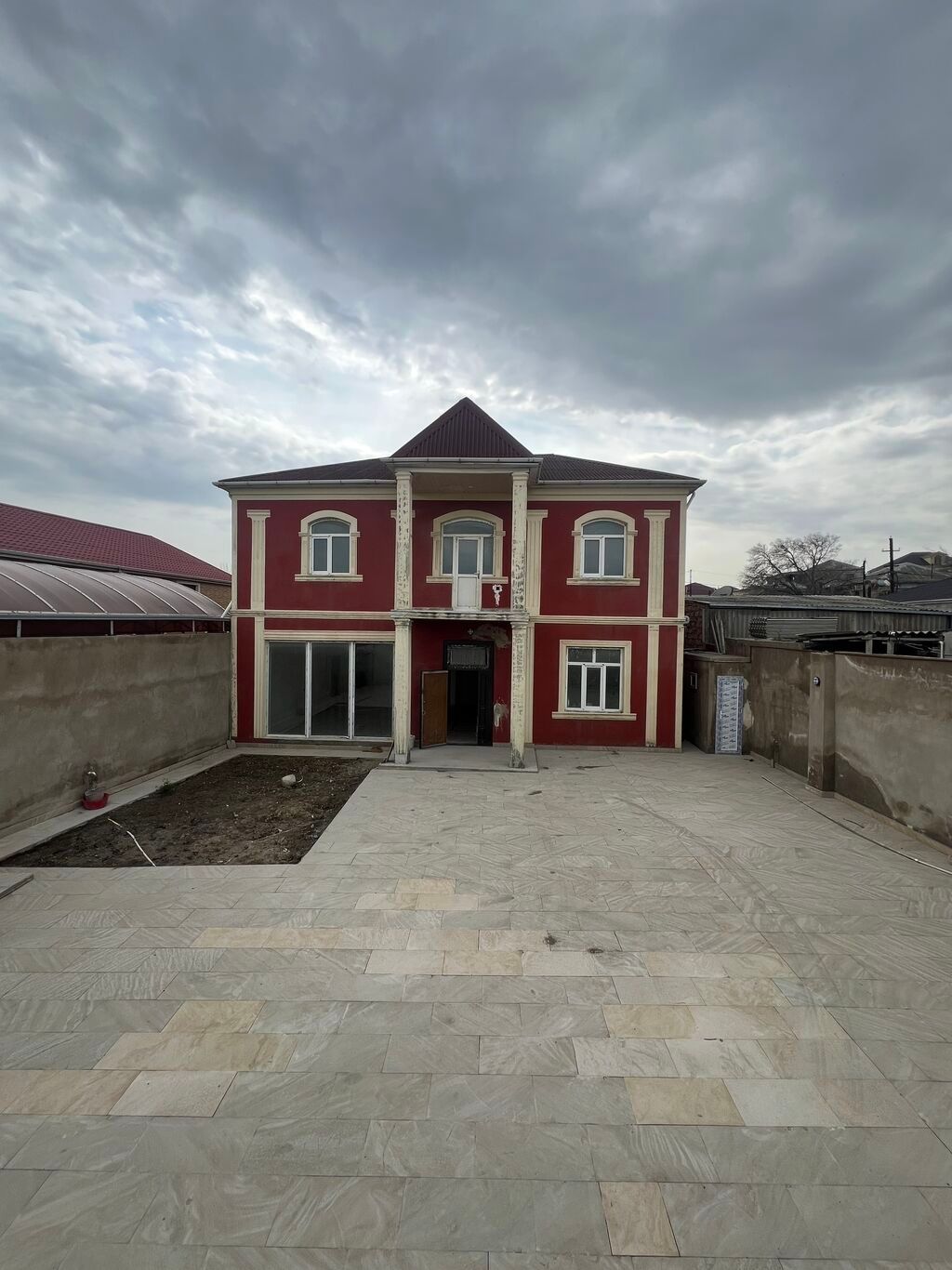 6 otaqlı, 250 kv. m