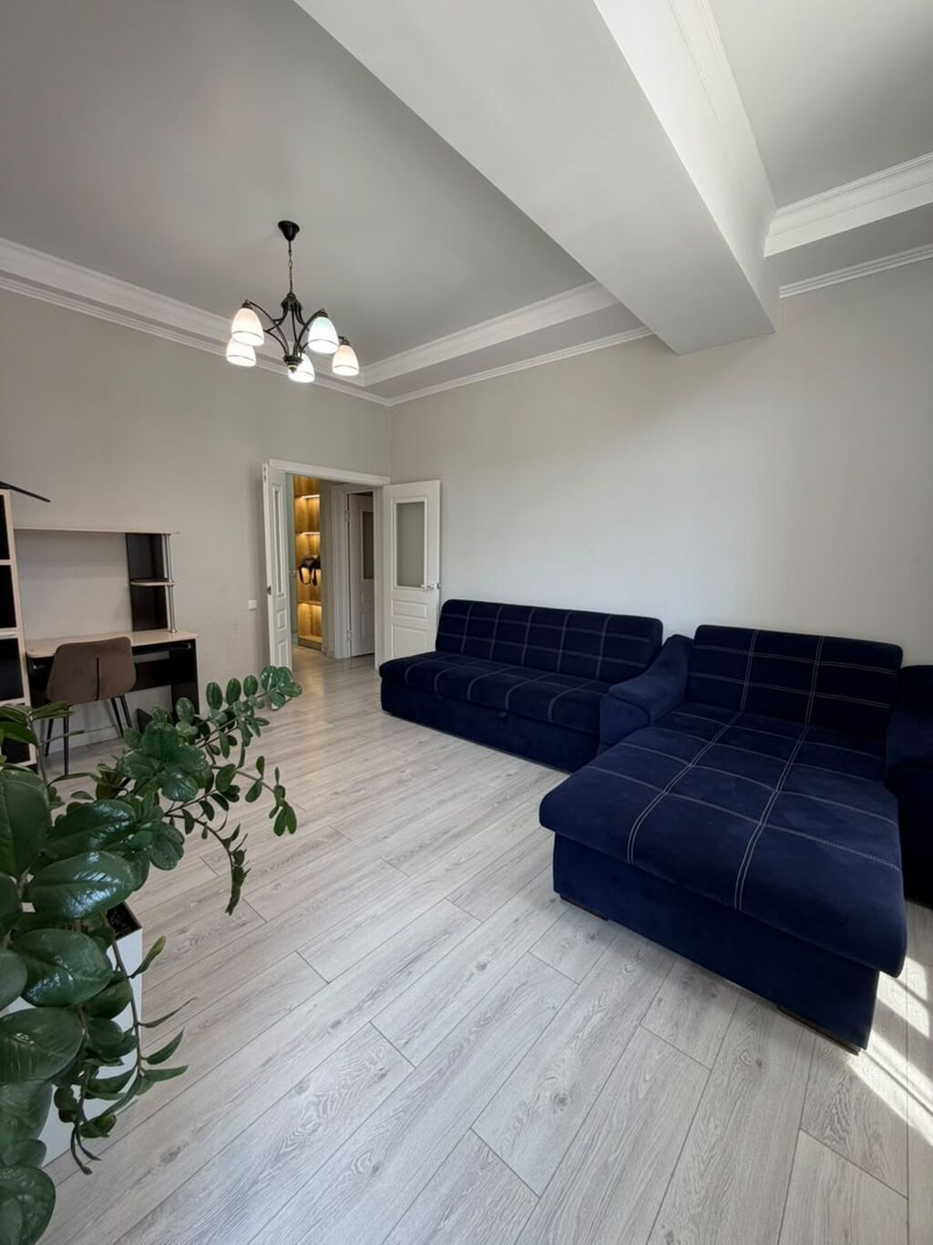 2 комнаты, 67 м², 12 мкр Элитка, 3 этаж, Евроремонт: фото 3