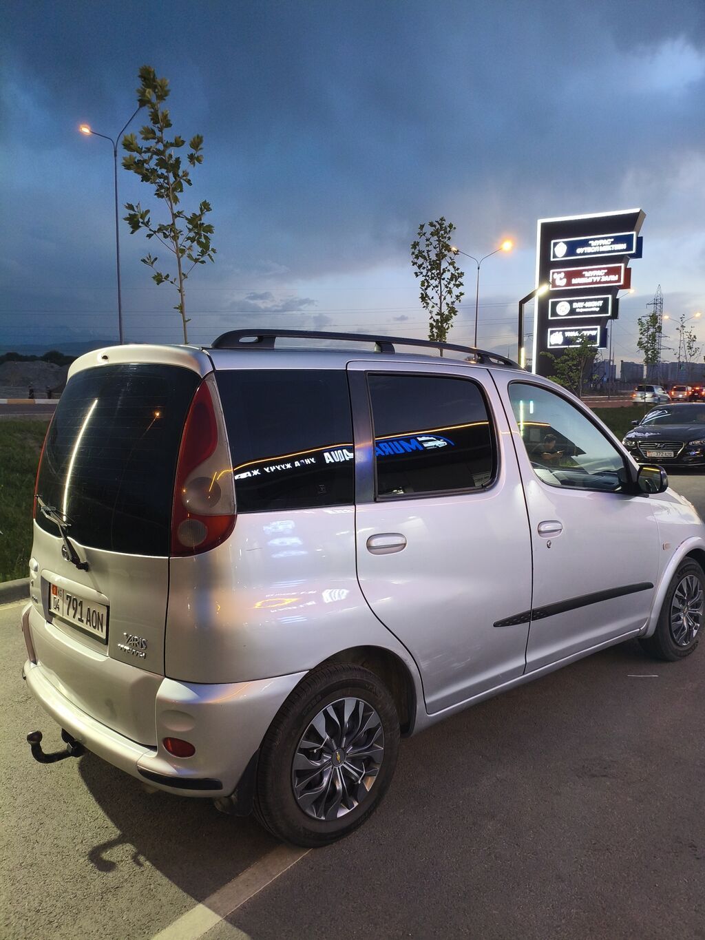 Toyota Funcargo: 2003 г., 1.5 л, Механика, Бензин, Универсал: фото 5