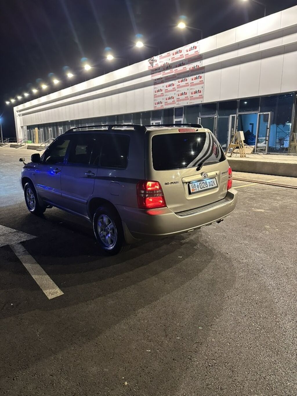 Toyota Kluger: 2003 г., 3 л, Автомат, Бензин, Кроссовер: фото 3
