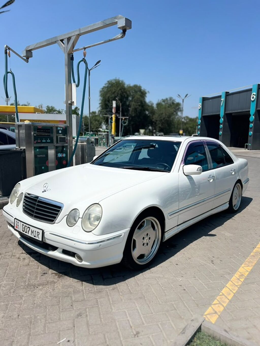 Mercedes-Benz E-Class: 2001 г., 5.5 л, Автомат, Бензин, Седан: фото 2