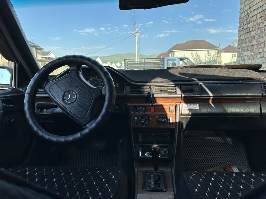 Mercedes-Benz W124: 1994 г., 2.2 л, Автомат, Бензин, Седан: фото 6