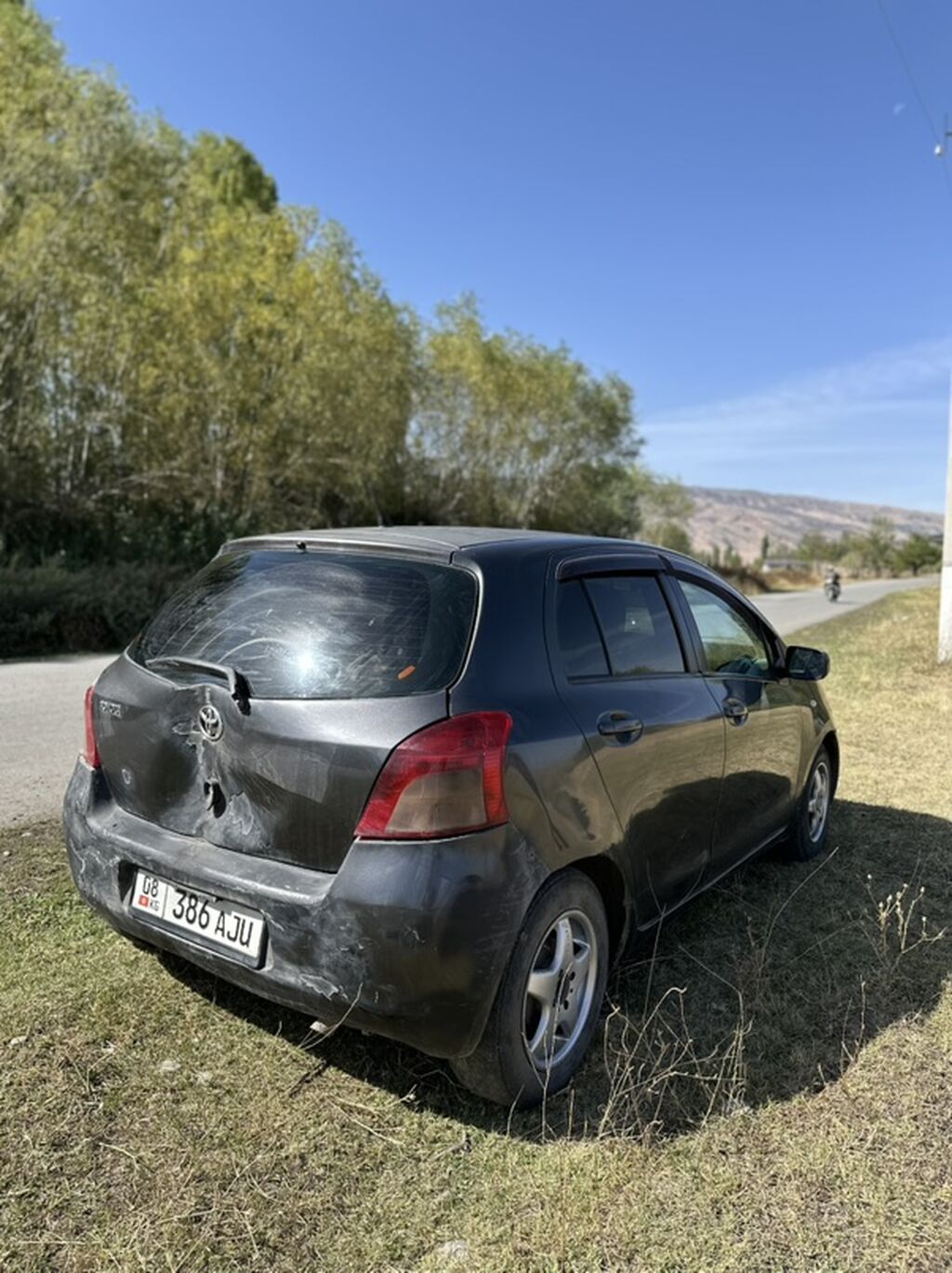Toyota Vitz: 2008 г., 1.3 л, Механика, Бензин, Хэтчбэк: фото 4