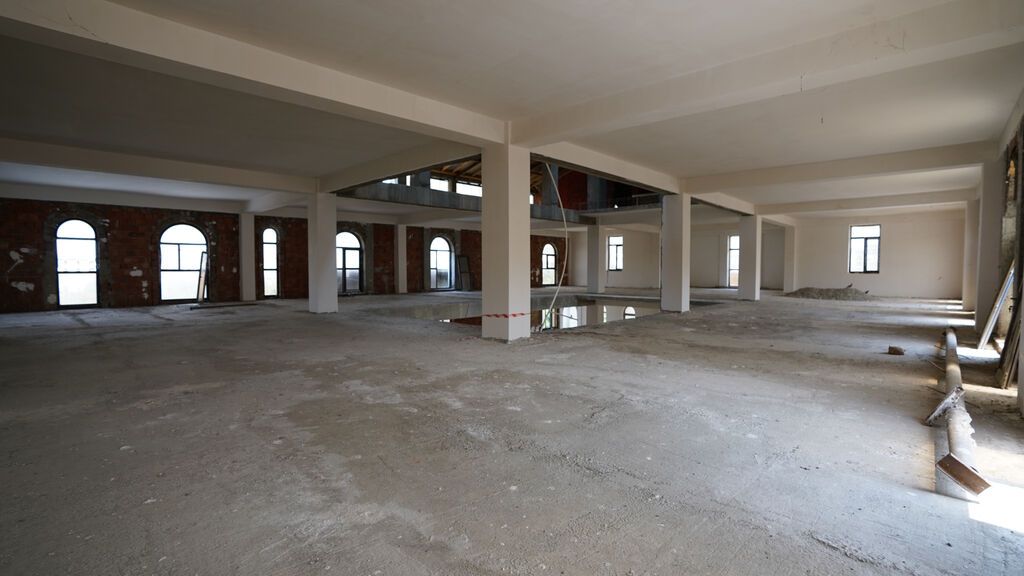 Ticarət Mərkəzi – Mall tipli obyekt - Ümumi sahə: 5 000 kv.m