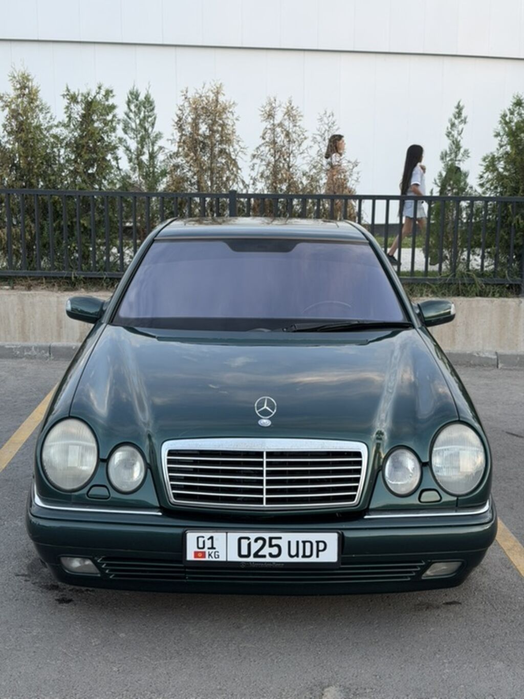 Mercedes-Benz E-Class: 1998 г., 4.3 л, Автомат, Бензин, Седан: фото 3