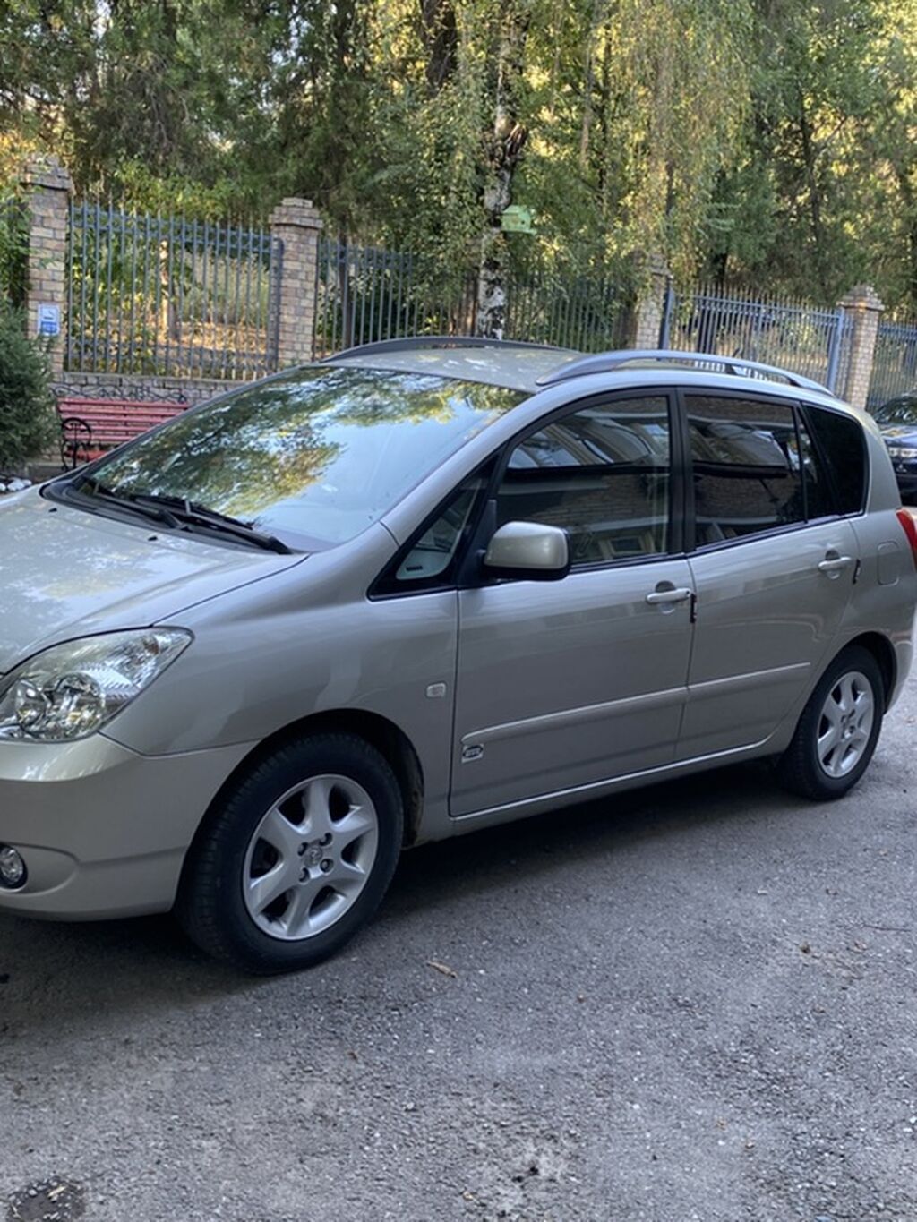 Toyota Corolla Verso: 2002 г., 1.8 л, Механика, Бензин, Минивэн: фото 3
